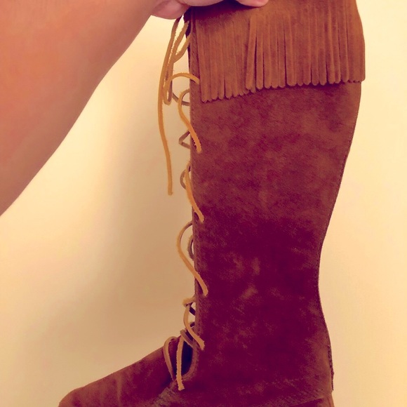 NWB Tall Minnetonka fringe moccasin boots - Picture 2 of 4